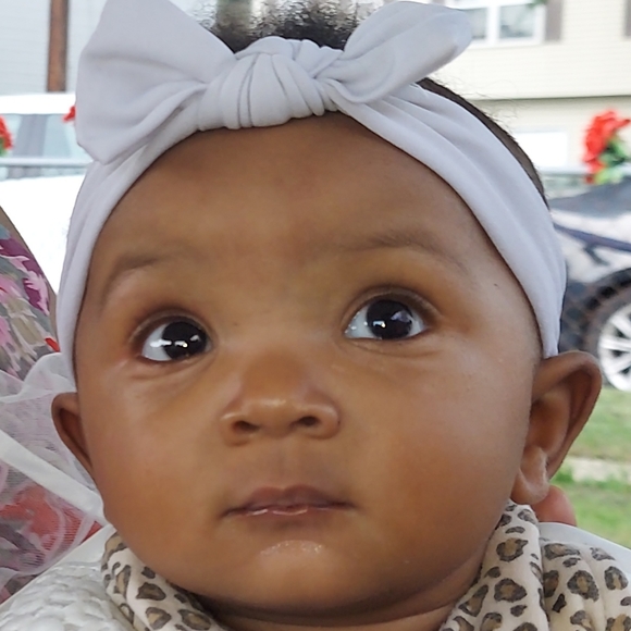 Meet your Posher, Esmeralda - Picture 2 of 2